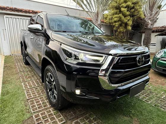 TOYOTA HILUX 2.8 D-4D TURBO DIESEL CD SRX 4X4 AUTOMÁTICO TOYOTA HILUX 2.8 D-4D TURBO DIESEL CD SRX 4X4 AUTOMÁTICO